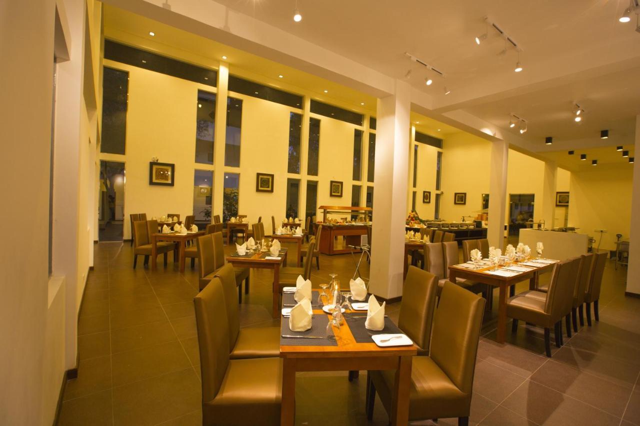 Grand Tamarind Lake Kataragama Kültér fotó