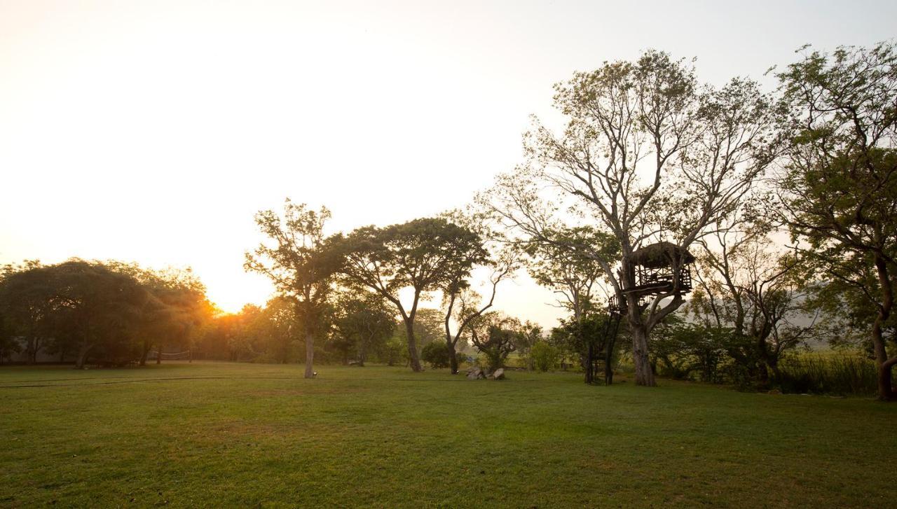Grand Tamarind Lake Kataragama Kültér fotó