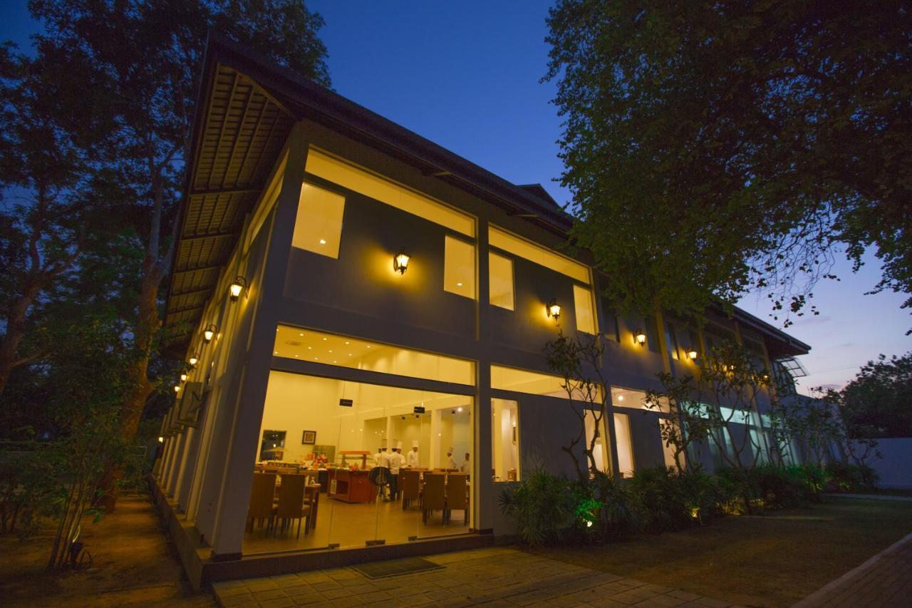 Grand Tamarind Lake Kataragama Kültér fotó