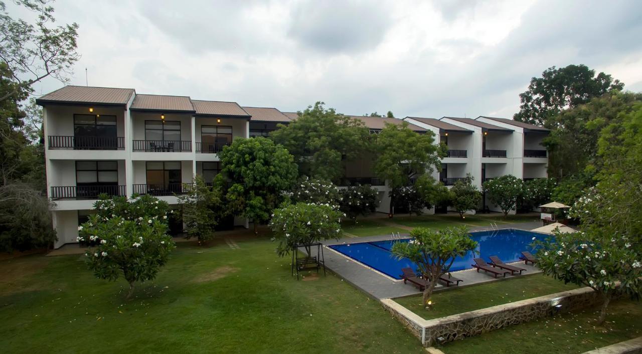 Grand Tamarind Lake Kataragama Kültér fotó