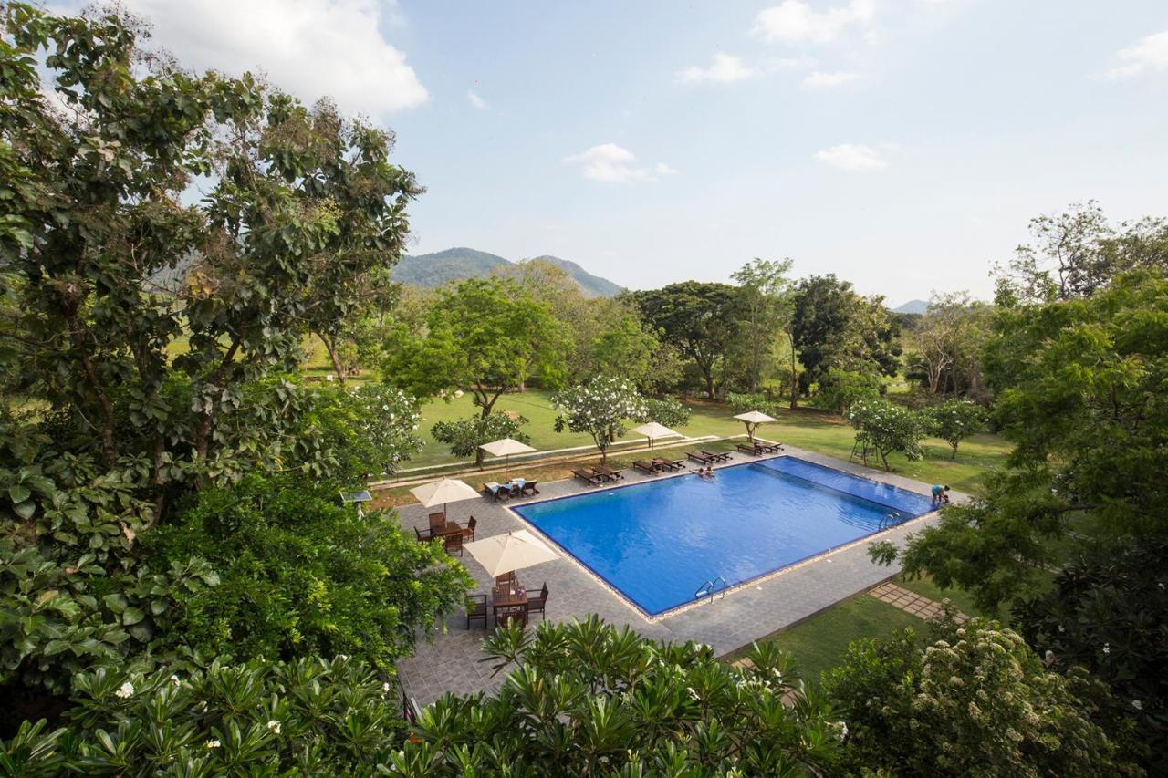 Grand Tamarind Lake Kataragama Kültér fotó