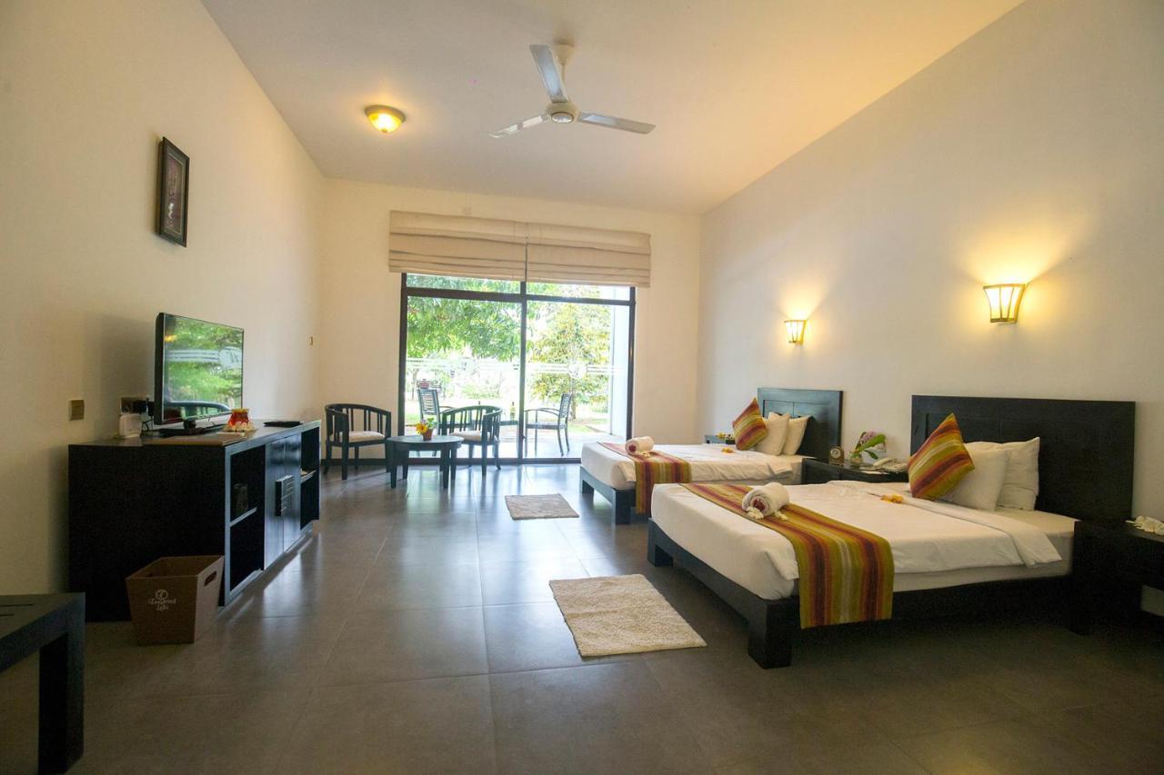 Grand Tamarind Lake Kataragama Kültér fotó