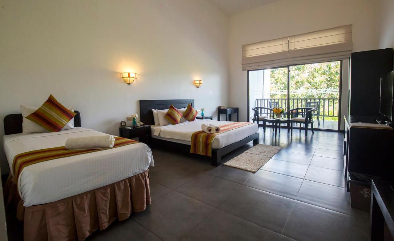 Grand Tamarind Lake Kataragama Kültér fotó
