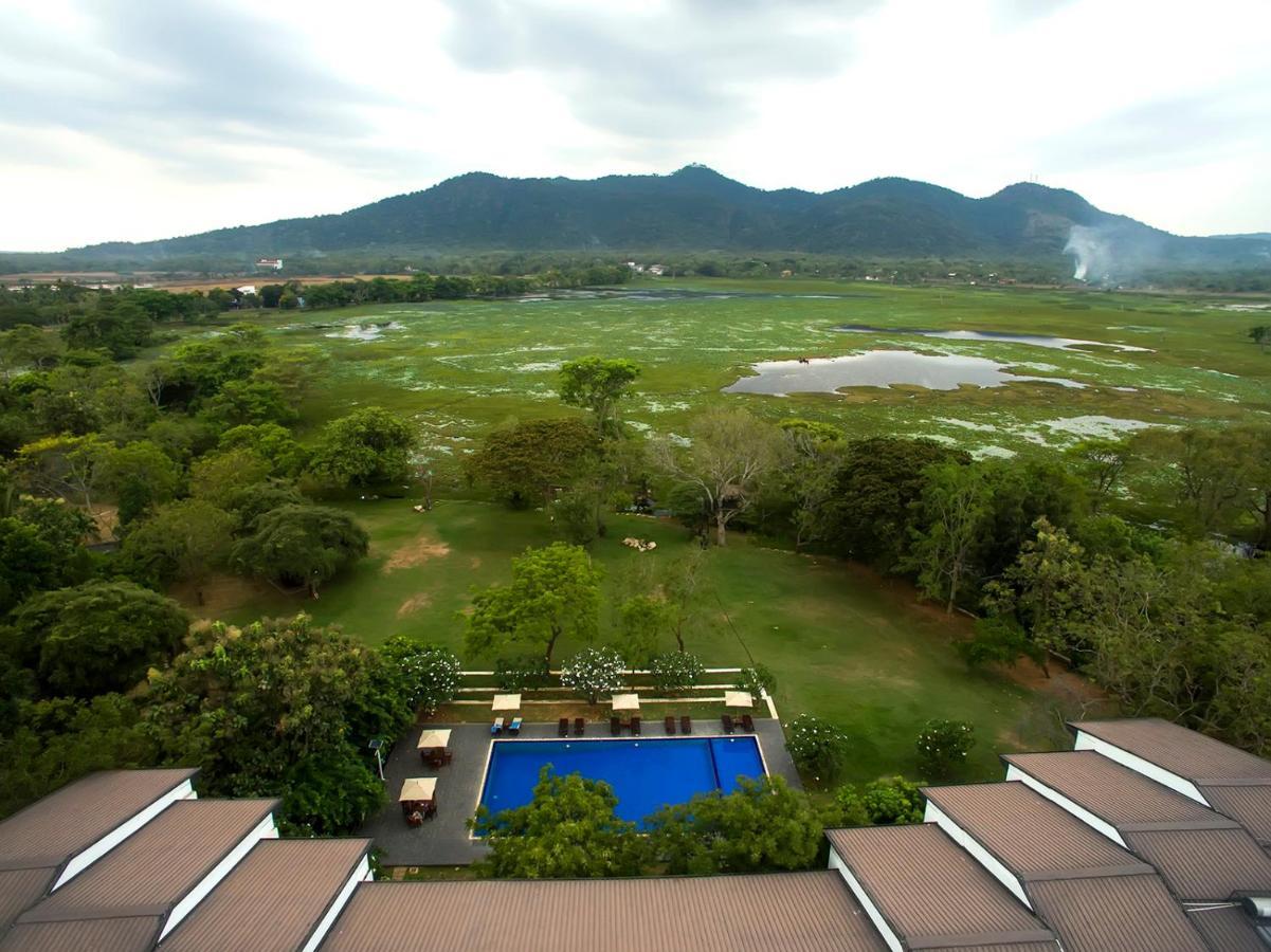 Grand Tamarind Lake Kataragama Kültér fotó